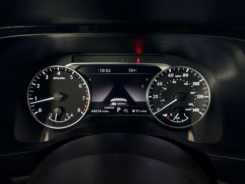 Used 2024 Nissan Pathfinder SL w/ Black Appearance Package FWD image 14