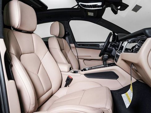 New 2026 Porsche Macan image 15