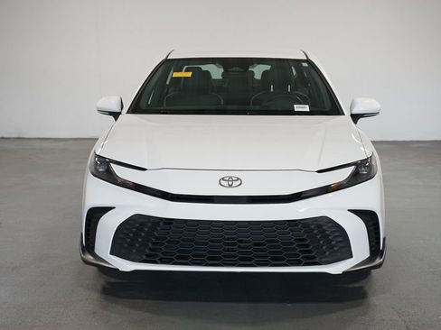 Certified 2025 Toyota Camry SE image 2