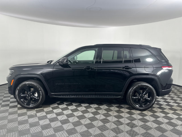 Certified 2025 Jeep Grand Cherokee Limited w/ Black Appearance Package AWD/4WD image 31