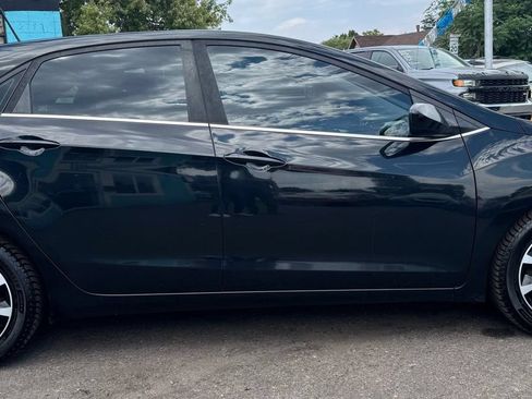 Used 2017 Hyundai Elantra GT FWD image 2