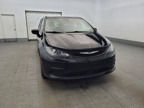 Used 2023 Chrysler Voyager LX FWD image 14