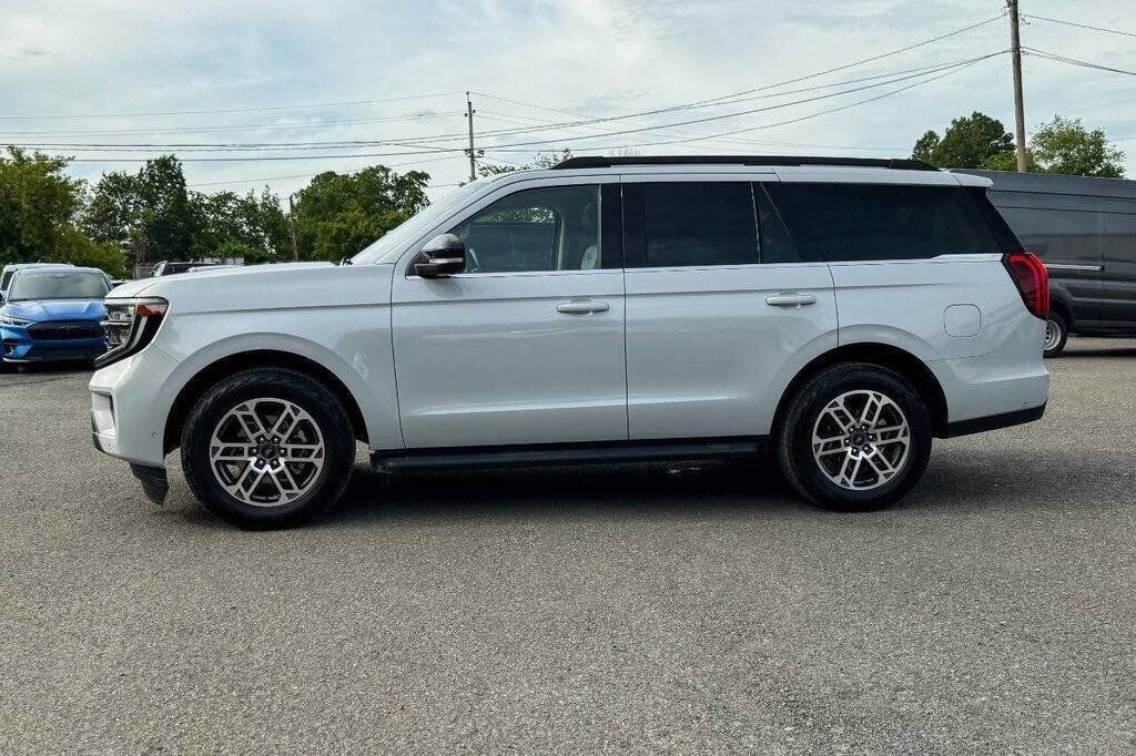 Used 2025 Ford Expedition Active AWD/4WD image 6