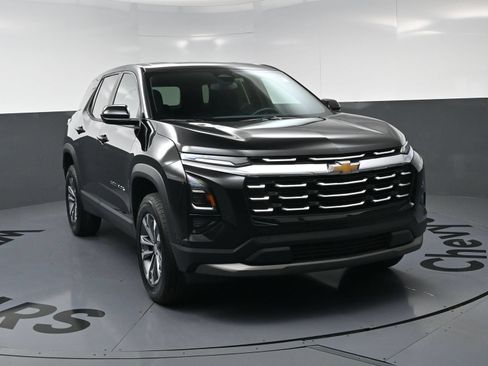 Used 2026 Chevrolet Equinox LT FWD image 3