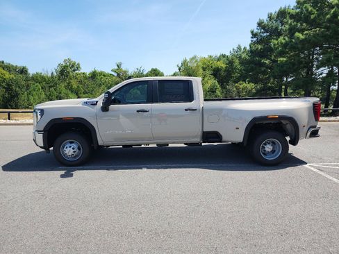 New 2026 GMC Sierra 3500 Pro AWD/4WD image 2