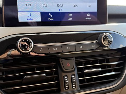 Used 2021 Ford Escape SE image 29