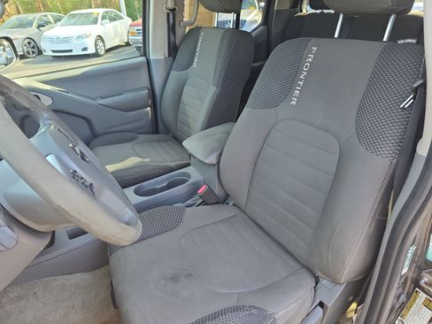 Used 2015 Nissan Frontier Desert Runner image 14