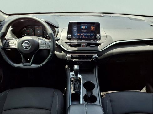 Used 2025 Nissan Altima 2.5 S FWD image 13