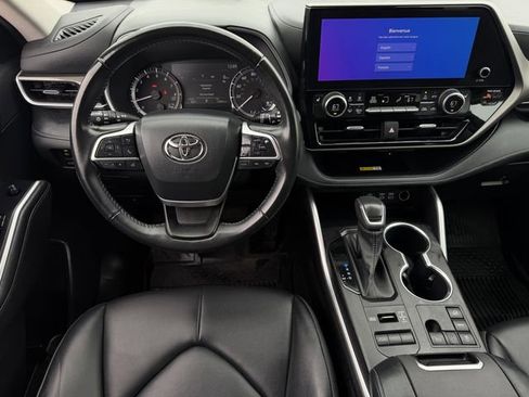 Used 2023 Toyota Highlander XLE AWD/4WD image 12