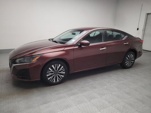 Used 2023 Nissan Altima 2.5 SV AWD/4WD image 2