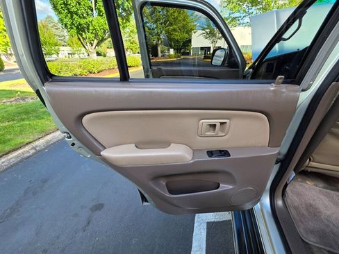 Used 2002 Toyota 4Runner SR5 AWD/4WD image 33