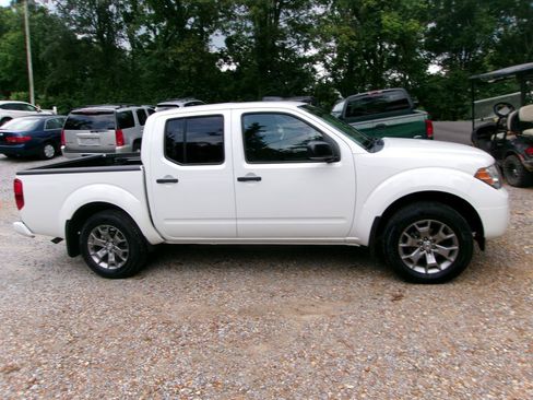 Used 2021 Nissan Frontier SV AWD/4WD image 9