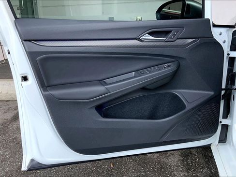 Used 2024 Volkswagen Golf R image 22