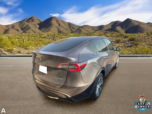 Used 2024 Tesla Model Y Long Range AWD/4WD image 3