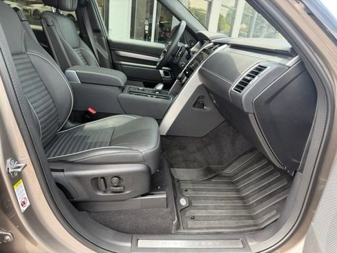 Used 2024 Land Rover Discovery Dynamic SE AWD/4WD image 35
