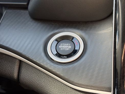 Used 2023 Jeep Grand Cherokee L Laredo image 24