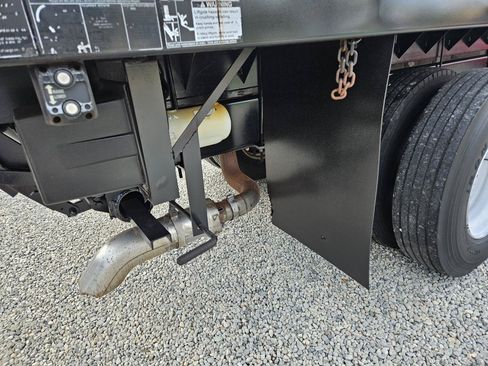 Used 2011 Ford F750 2WD Regular Cab Super Duty image 20