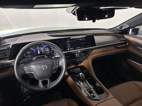 Used 2025 Toyota Crown Signia image 23