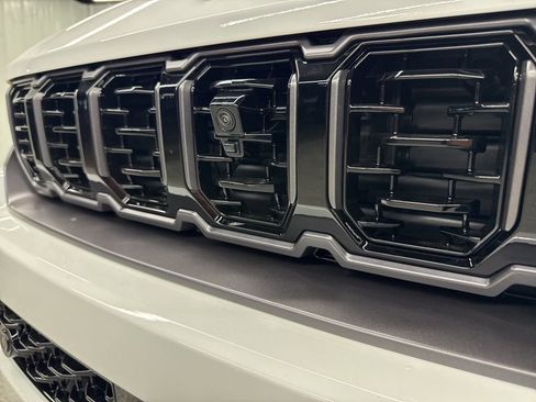 New 2026 Jeep Grand Cherokee L Limited AWD/4WD image 4