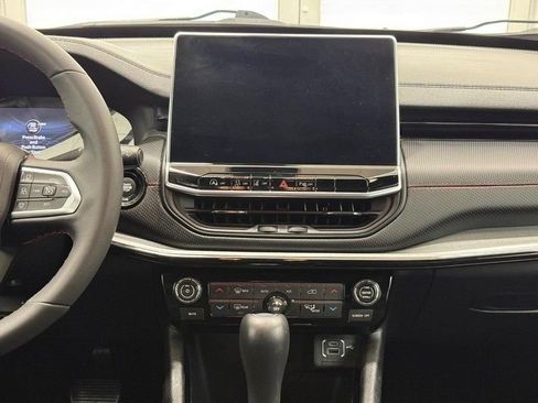 Used 2024 Jeep Compass Trailhawk AWD/4WD image 10