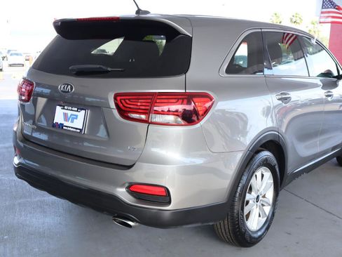 Used 2019 Kia Sorento FWD V6 image 7