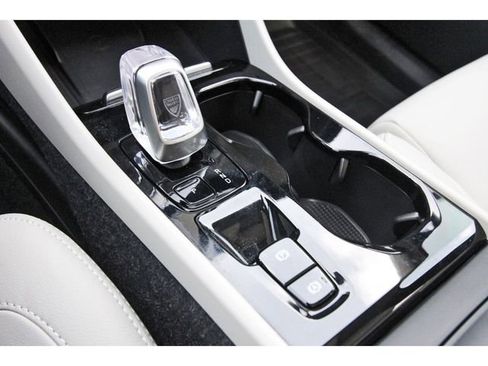 Used 2025 Volvo XC40 B5 Plus w/ Protection Package Premier image 25