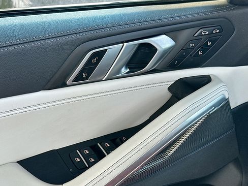 Certified 2023 BMW X6 xDrive40i w/ Executive Package image 18