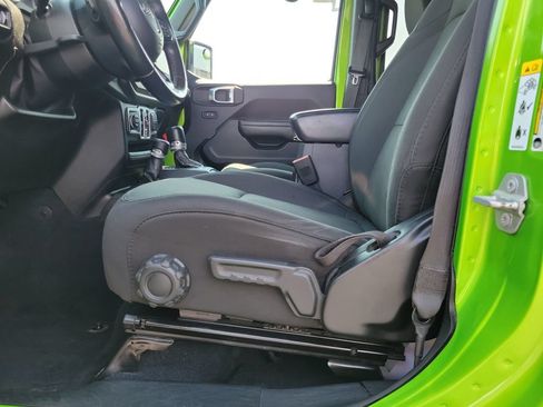 Used 2018 Jeep Wrangler Unlimited Sport S AWD/4WD image 19