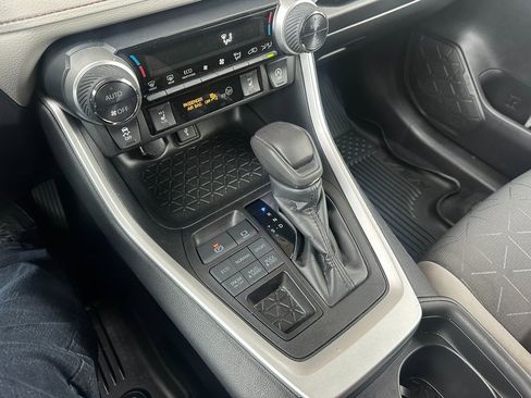 Used 2021 Toyota RAV4 XLE image 7