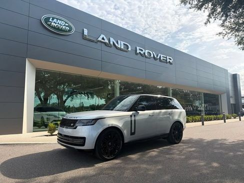 Used 2025 Land Rover Range Rover SE AWD/4WD image 1