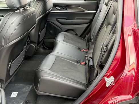 New 2026 Jeep Grand Cherokee Altitude image 16