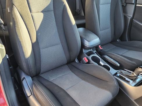 Used 2017 Hyundai Elantra GT image 6