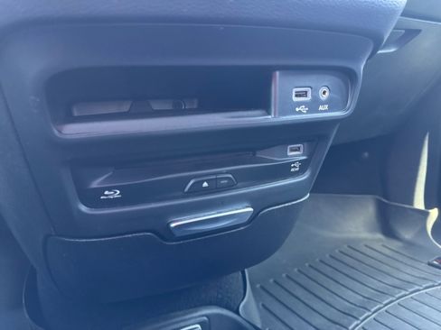 Used 2020 Chrysler Pacifica Touring-L Plus w/ Advanced Safetytec Group FWD image 24