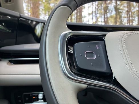 Used 2025 Lincoln Nautilus Reserve w/ Jet Appearance Package image 27