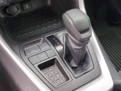 Used 2022 Toyota RAV4 XLE w/ Convenience Package image 20