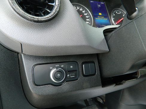 Used 2022 Mercedes-Benz Sprinter 1500 image 19
