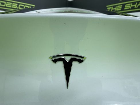 Used 2022 Tesla Model Y Long Range image 13