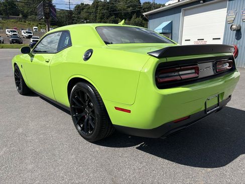 Used 2015 Dodge Challenger SRT Hellcat RWD image 3