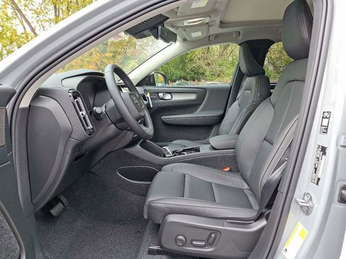 New 2026 Volvo XC40 B5 Ultra w/ Climate Package image 9