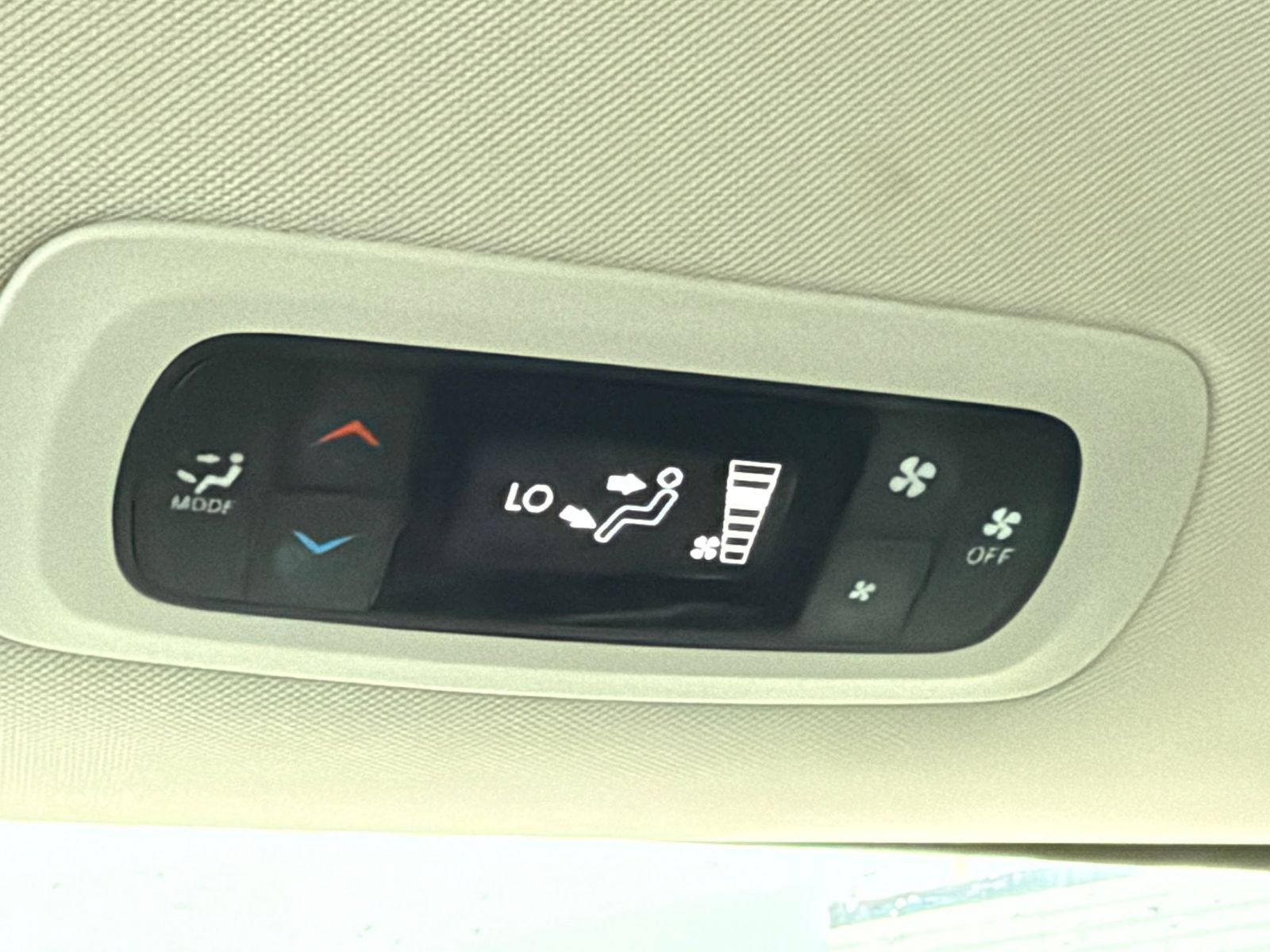 Used 2023 Chrysler Voyager LX FWD image 24