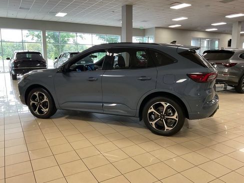 Used 2023 Ford Escape ST-Line Select w/ Tech Pack #2 AWD/4WD image 5