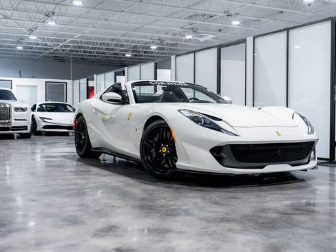 Used 2023 Ferrari 812 GTS RWD image 9