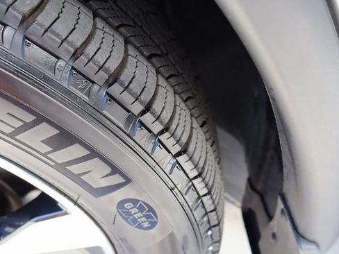 Used 2024 Nissan Murano SV image 42