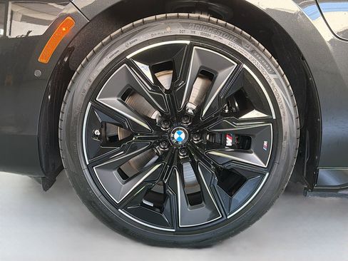 New 2026 BMW 750e xDrive image 38