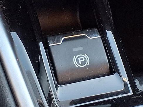 Certified 2025 Subaru Outback Premium image 22