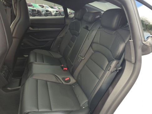 Used 2025 Porsche Taycan image 31