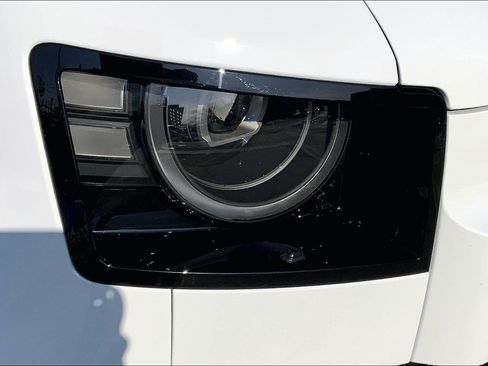 New 2026 Land Rover Defender 110 X-Dynamic SE image 13