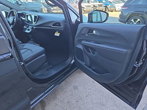 New 2026 Chrysler Pacifica Select w/ S Appearance Package image 69