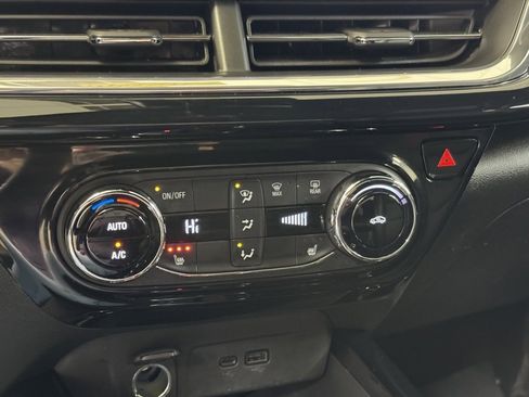 Used 2025 Chevrolet Trax RS image 37