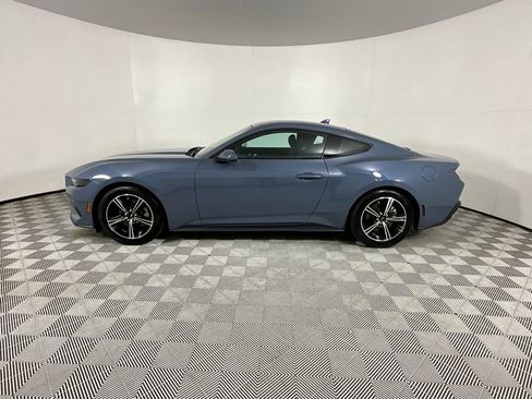 Used 2025 Ford Mustang Coupe RWD image 2
